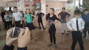Новогодний танец в школе, 5 класс.