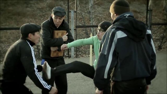 Ботаник против хулиганов смотреть онлайн