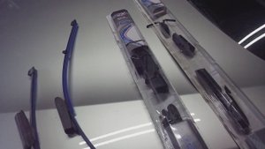 Как поменять щетки стеклоочистителей на автомобиле