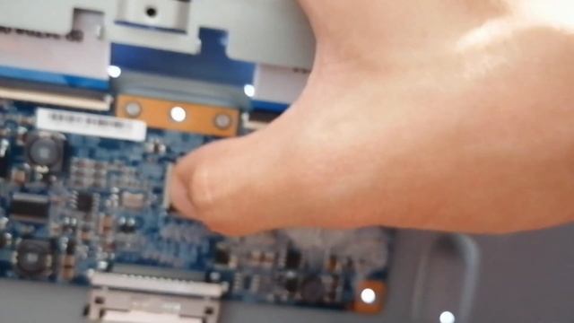 Como reparar TV lg que no da imagen/Solo se ve media pantalla de la tele/mitad pantalla negra. смотреть онлайн