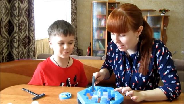 За НАМИ следят ПИНГВИНЫ как МЫ долбим ЛЕД. Челлендж  Kirillandmum