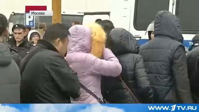 Канал новости  Москва Рейд полиции в торговом комплексе «Садовод»