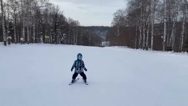 Как научиться кататься на горных лыжах ребёнку 5 лет смотреть онлайн