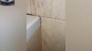 Замена силикона на стыке ванны и плитки.