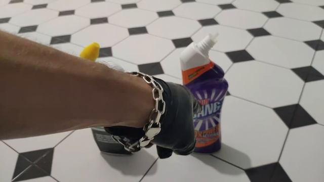 Очистка плитки, кафеля от нагара болгарки. Туалетный утенок или Cillit Bang? смотреть онлайн