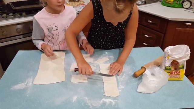 Cлойки с сахаром))) Язычки!  Из слоеного теста!