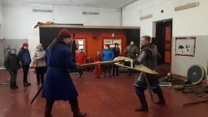 Владение приемами боя. Щит-меч против двуручного топора