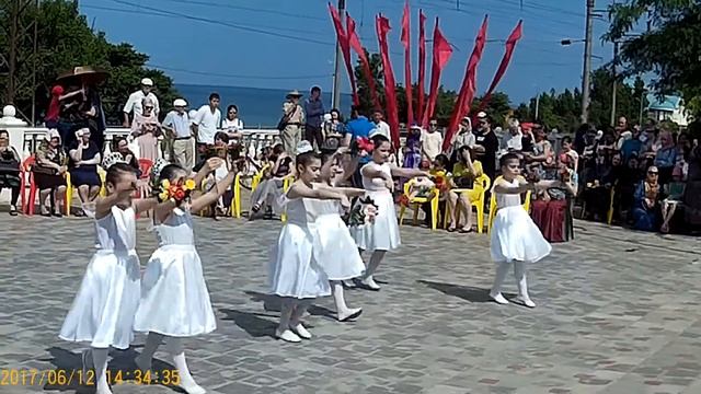 Махачкала 12 июня. Праздник танцы представления парк.