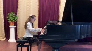 И. Парфёнов «Танец Мухи Цекатухи» исп. Семенова Варвара ,10 лет.