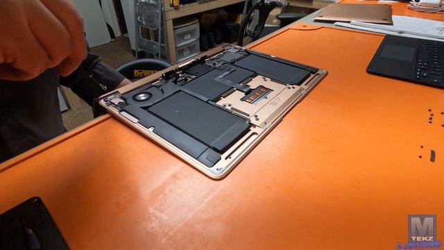 MacBook Air 13 2019 a1932 Screen Replacement смотреть онлайн