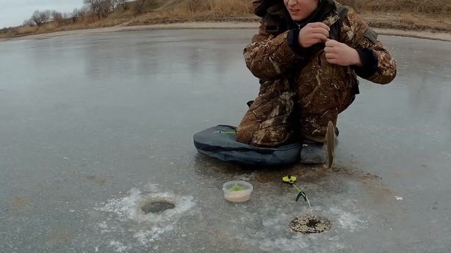 Зимняя ловля тарани 2019. Состояние льда 15-й котлован. Рыбалка в Ростовской области. смотреть онлайн