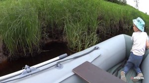 Лодка Ракета / Узкая река и подъем на крутой берег