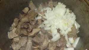 Тушеная картошка с мясом в казане