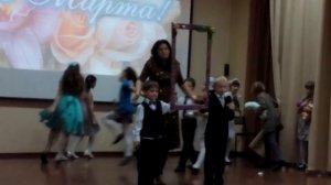 Сценка к празднику 8 марта в школе.