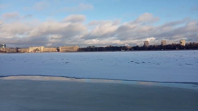 Финляндский железнодорожный мост. 28 декабря 2022.