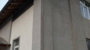 Паропроницаемая штукатурка Baumit MPA35 на фасаде газобетонного дома, технология отделки фасада