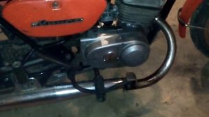 Работа мотоцикла Минск на высоких оборотах.