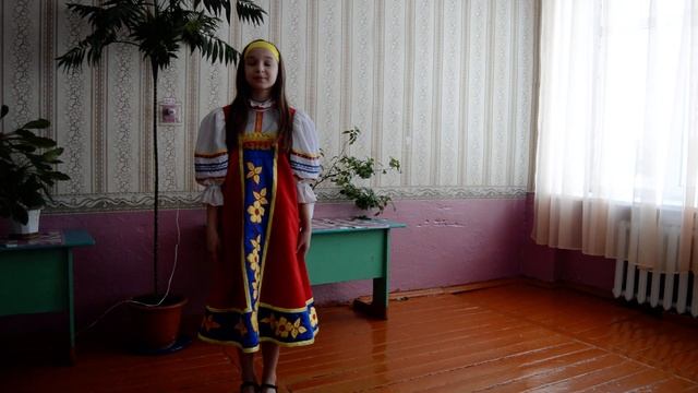 Песня "Девки думали гадали", поёт Макарова Ирина смотреть онлайн