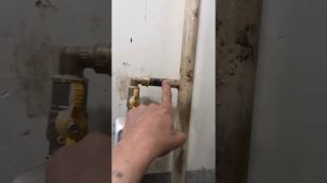 Как поменять газовый кран под давлением!!!