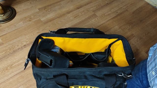Инструмент электрика для КТП, ВРУ и т.д.  Сумка DeWalt Tstak DWST82991-1 её плюсы и минусы.