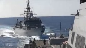 Российский корабль нагнал американский эсминец в Аравийском море