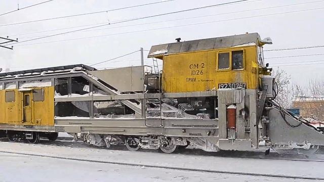 Тепловоз ТЭМ18дм-449 и снегоочиститель | Diesel locomotive TEM18dm смотреть онлайн