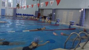 Учимся плавать кролем (с доской).