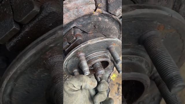 Bad Wheel Bearing #mobilemechanic #mechanic #autorepair #fordexplorer #ford #shortsfeed #automotive