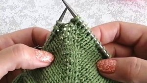 Прибавки в регланных линиях из протяжки по лицевой стороне.