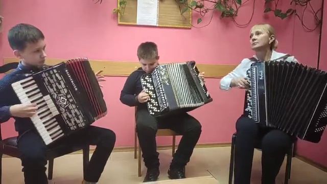 ГУО "ДМШИ г.Речица" Трио "Ритм" Р.н.п. " Выйду на улицу" смотреть онлайн