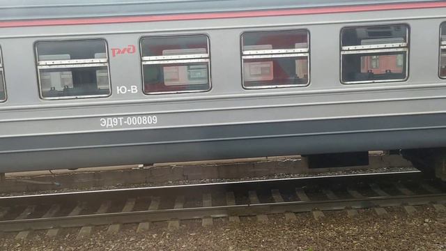 Электропоезд ЭД9Т-0008 на станции Лиски смотреть онлайн