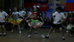 Самый первый танец в школе .