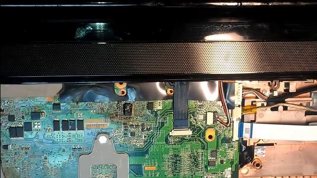 Залил ноутбук, что делать? Советы от инженера по ремонту. смотреть онлайн