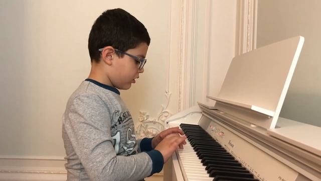 Музыкальные инструменты для детей.Игра на фортепиано. смотреть онлайн