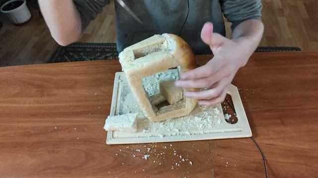 СВОИМИ РУКАМИ - КОРМУШКА ИЗ ХЛЕБА
