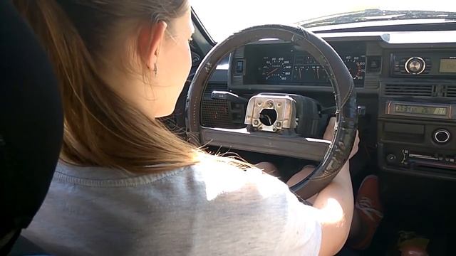 Марго, первый раз за рулем. Учимся водить. смотреть онлайн