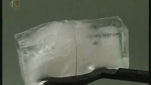 Опыты по физике. Плавление льда под давлением