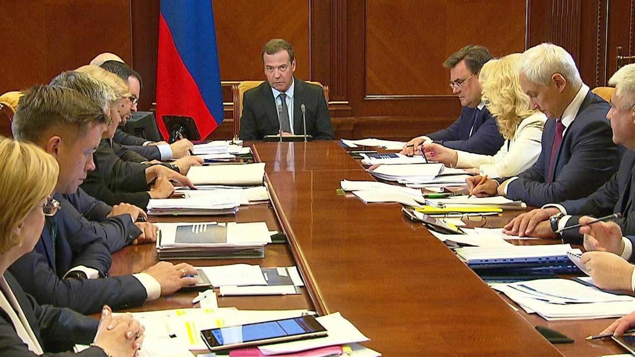 На заседании президиума Совета при президенте обсудили состояние дорог и здравоохранение