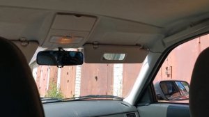 Теперь в салоне горит свет! Зачистил контакты концевиков и смазал петли дверей.