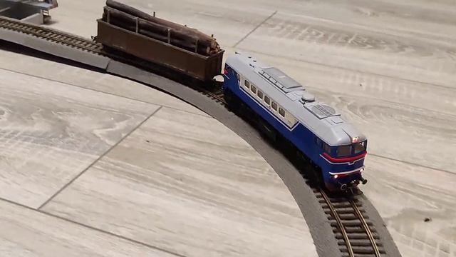 Тепловоз М-62 КЛГ ЖД и самодельный вагон смотреть онлайн