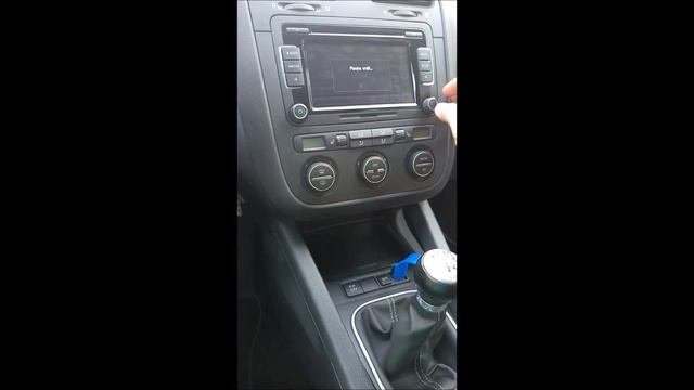 VW RCD510 Delphi with custom USB and AUX in slots смотреть онлайн