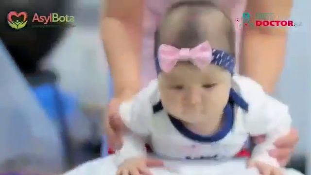 Как делать упражнения на фитболе для грудничков?