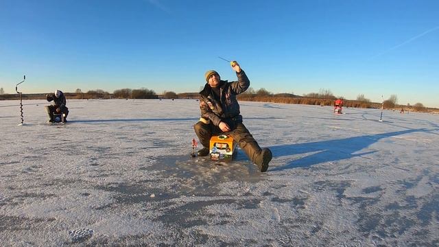 Тренировка команды ВОЛЖАНКА НЕРО по спортивной мормышке зимняя рыбалка как ловить на мормышку