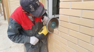 Обустройство отливов для подоконников + демонтаж 1 ряда кирпичной кладки