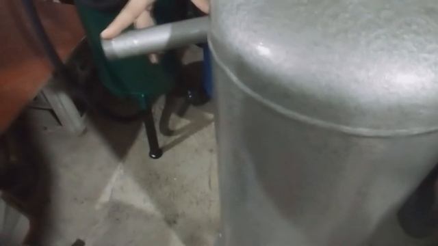 Влагоотделитель циклонного типа для пескоструйного аппарата.