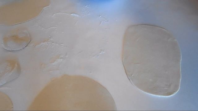 Чебуреки на заварном тесте с начинкой из картофеля и сыра.