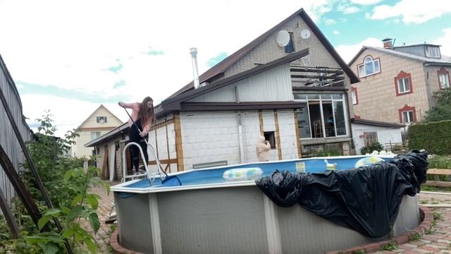 81 ВЛОГ??♀️ЖАРИМСЯ В БАНЕ ?КУПАЕМСЯ В БАССЕЙНЕ?♂️СОБАКИ СЪЕЛИ ВСЮ МАЛИНУ смотреть онлайн