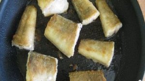 Минтай в духовке с картофелем