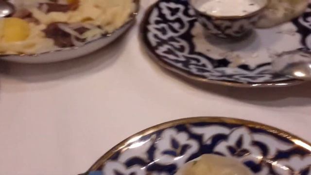 Гульсезим и Самира обедают в ресторане в Актобе "Восточной кухне" смотреть онлайн