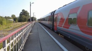 Прибытие тепловоза ТЭП70БС-054 с пригородным поездом Рыбинск-Пищалкино на станцию Шестихино